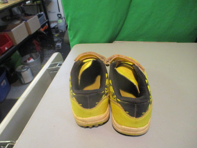 Load image into Gallery viewer, Used Brooman Size Junior 12 Indoor Soccer Cleats
