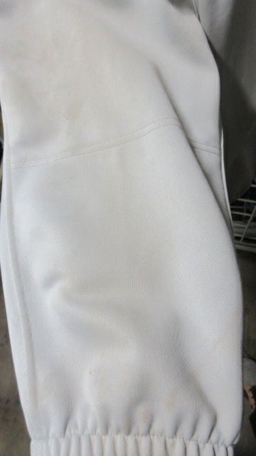 Load image into Gallery viewer, Used Mizuno Knicker Bottom Pants Youth Size XL - stains
