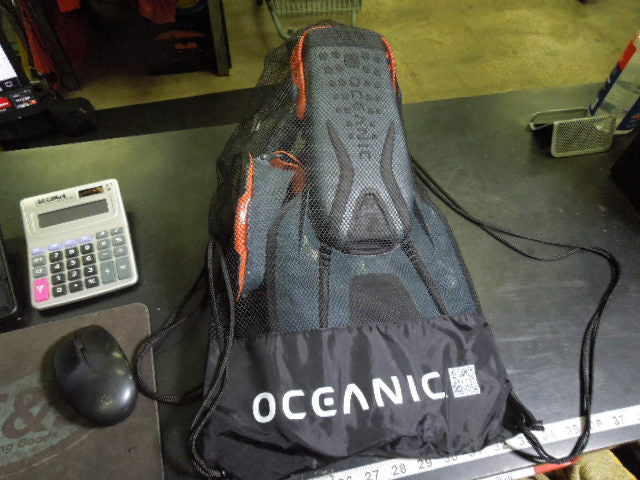Load image into Gallery viewer, Used Oceanic Snorkel Starter Set with Carry Bag Fin Size M9-13
