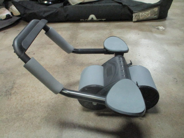 Load image into Gallery viewer, Used Ab Roller w/ Forearm Supports
