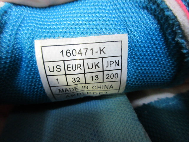 Load image into Gallery viewer, Used BURUDANI Kids Soccer Cleats - Size 1
