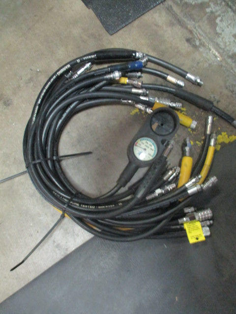 Load image into Gallery viewer, Used Bulk Replacement BCD and Regulator Hoses(AS IS See Pictures)
