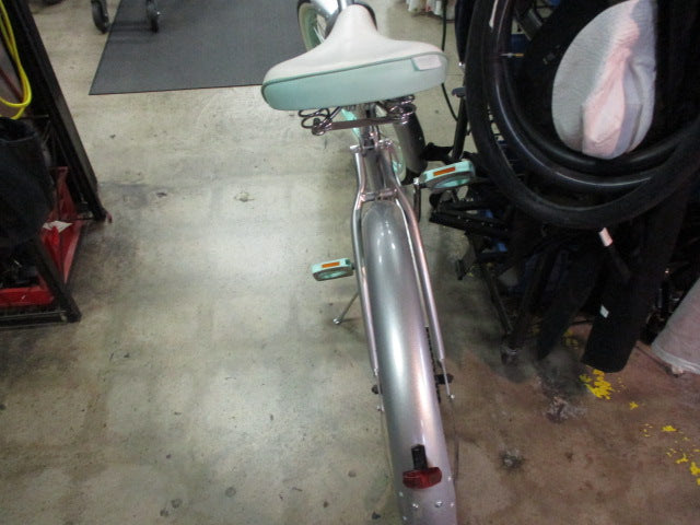Load image into Gallery viewer, Used Huffy Cranbrook 24&quot; Girls Beach Cruiser
