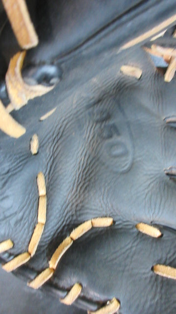 Load image into Gallery viewer, Used Wilson A950 11.75" Leather Glove - RHT
