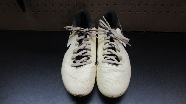 Load image into Gallery viewer, Used Nike Tiempo Legend 10 Pro Soccer Cleats - Size 9
