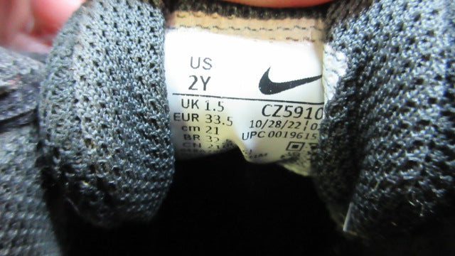 Load image into Gallery viewer, Used Nike Soccer Cleats - Size Youth 12

