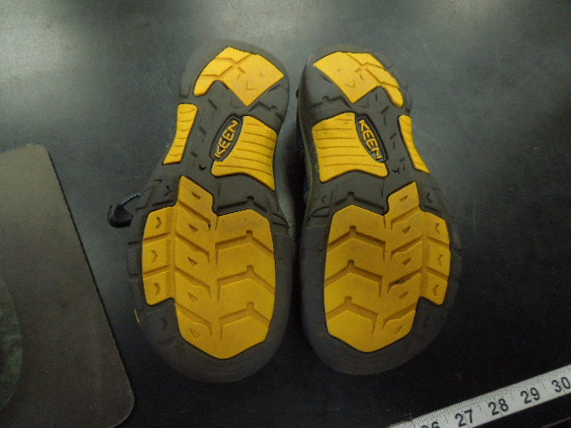 Load image into Gallery viewer, Used Keen Washable Breathable Water Shoes No Size Found 9" Long
