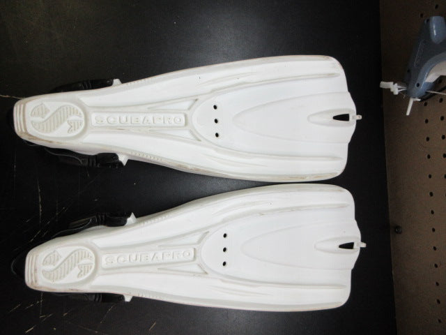 Load image into Gallery viewer, Used Scubapro Go Sport Fins - Size 3XS
