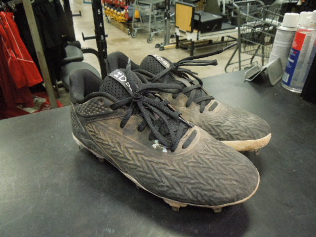 Load image into Gallery viewer, Heavy Use Under Armour BSBL Metal Cleats Size 7
