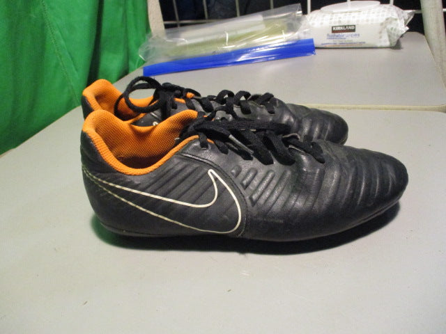Load image into Gallery viewer, Used Nike Tiempo Size Youth 4.5 Soccer Cleats
