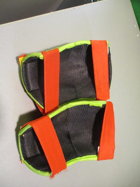 Load image into Gallery viewer, Used Schwinn BAM Youth Skating Knee Pads
