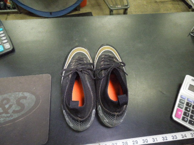 Load image into Gallery viewer, Used Air Football Cleats in Black Size 38
