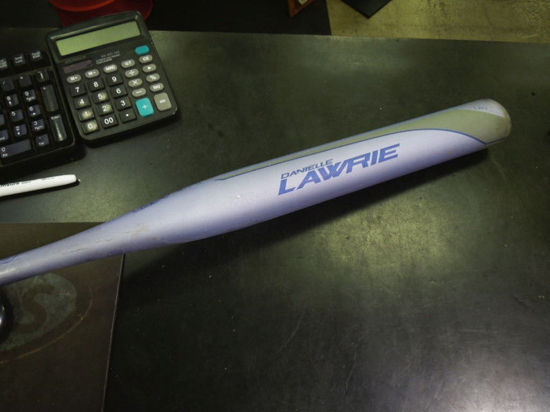 Load image into Gallery viewer, Used Axe Danielle Lawrie Sig. Edition L1368 Softball Bat 33 in 21 oz -12
