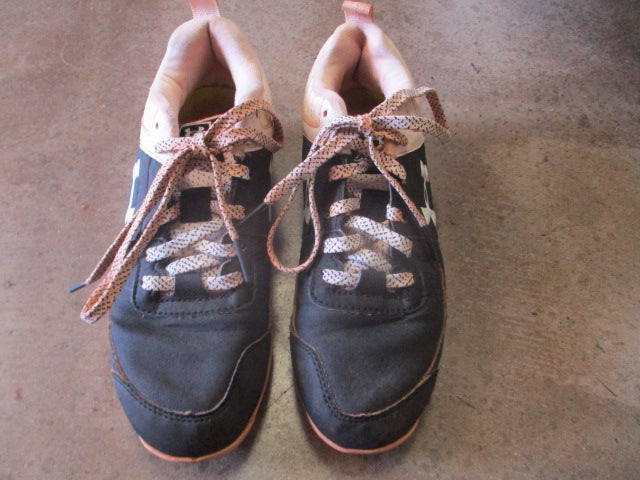 Load image into Gallery viewer, Used Under Armour Lead Off Baseball Cleats Size 1.5
