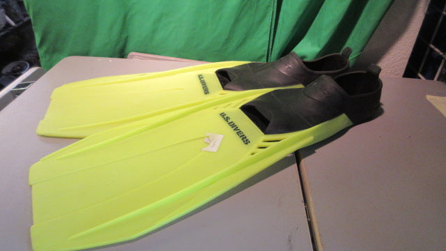 Load image into Gallery viewer, Used US Divers 6 1/2 - 8 Scuba Fins
