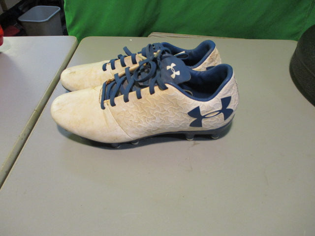 Load image into Gallery viewer, Used Under Armour Magnetico Soccer Shoes size 5
