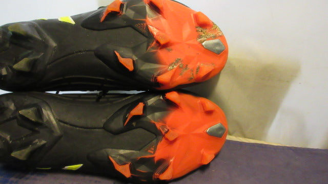 Load image into Gallery viewer, Used Adidas Predator Soccer Cleats Youth Size 5.5 - wear
