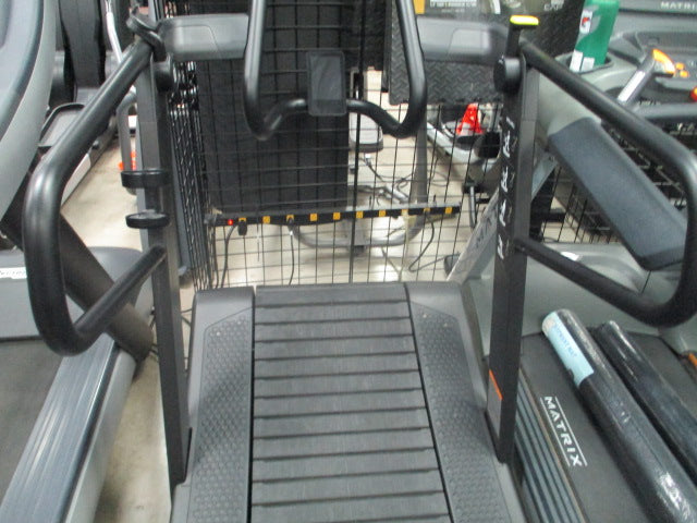 Load image into Gallery viewer, Used TechnoGym SkillMill Curved Manual Treadmill
