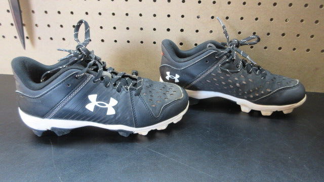 Load image into Gallery viewer, Used Under Armour Men's Leadoff Low RM Baseball Cleats - Size Youth 2.5
