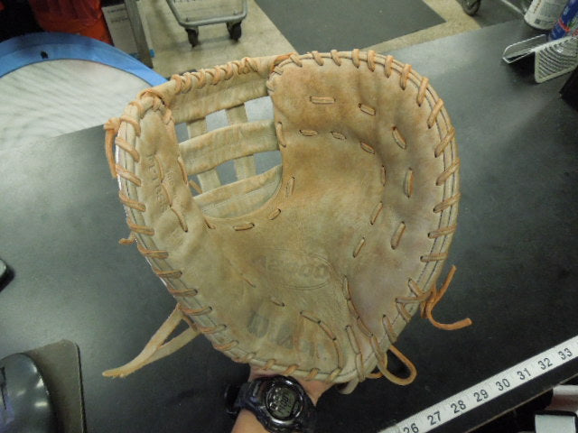 Load image into Gallery viewer, Used Wilson A2000 FP1BSS Pro Stock Superskin RHT 12.5" 1st Base Glove
