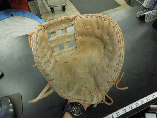 Used Wilson A2000 FP1BSS Pro Stock Superskin RHT 12.5" 1st Base Glove
