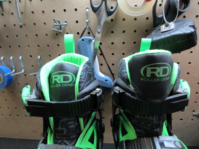 Load image into Gallery viewer, Used Roller Derby Green Kids Inline-Quad Combo Skates - Size 3-6

