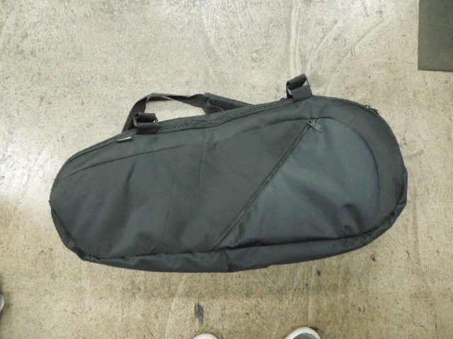 Load image into Gallery viewer, Used Athletico Multi Racket Carry Bag
