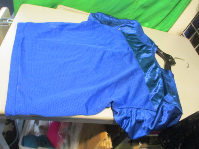 Load image into Gallery viewer, Used Under Armour Youth Medium Royal Blue Football Practice Jersey
