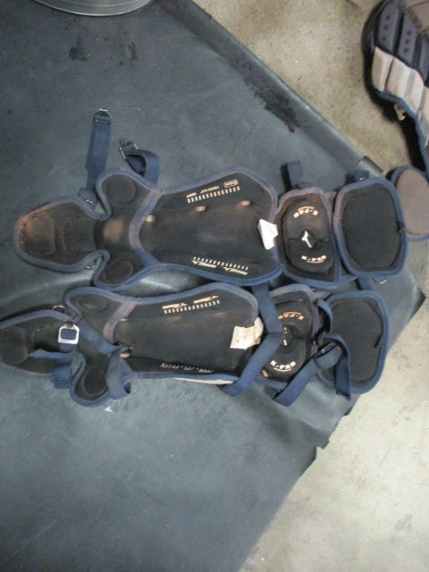Load image into Gallery viewer, Used Mizuno Samurai Youth 14.5&quot; Catchers Shin Guards
