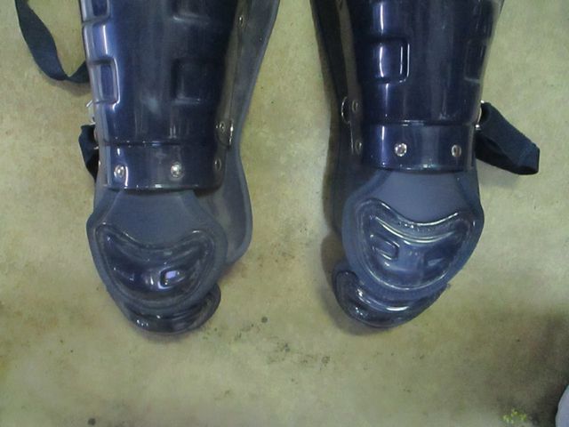 Load image into Gallery viewer, Used riddell Catchers Shin Guards LG2-12 Navy

