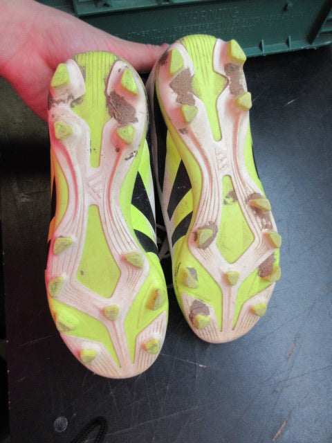 Load image into Gallery viewer, Used Adidas Predator Soccer Cleats - Size 11
