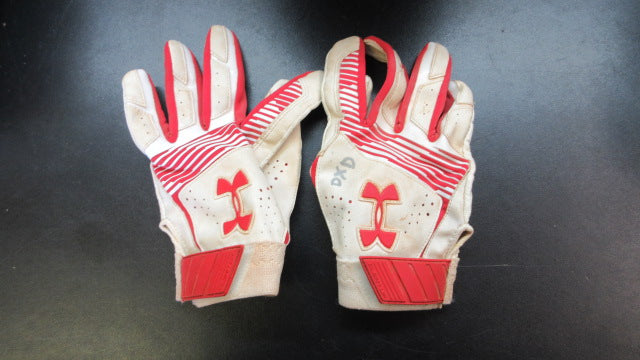 Load image into Gallery viewer, Used Under Armour Batting Gloves - Size Youth
