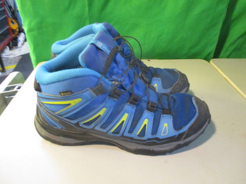 Used Salomon Goretex Size 6 hiking shoes