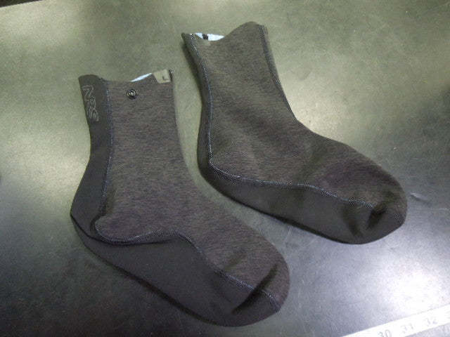Load image into Gallery viewer, Used NRS Dive Socks Size M
