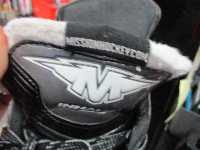 Load image into Gallery viewer, Used Mission Inhaler DS5 Roller Inline Hockey Skates Size 10 E (Shoe Size 11.5)
