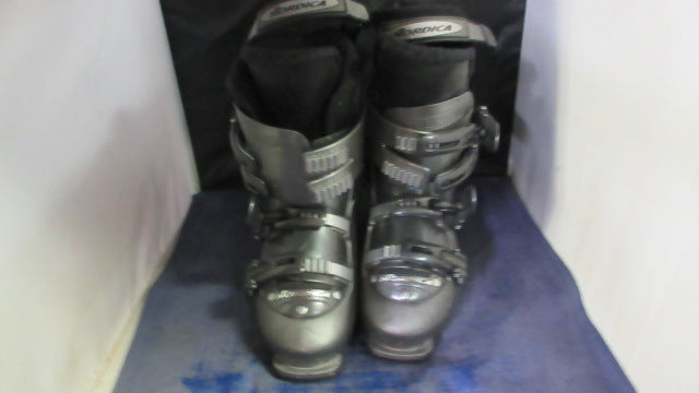 Load image into Gallery viewer, Used Nordica T3.1W Size 8 Womens Downhill Ski Boots

