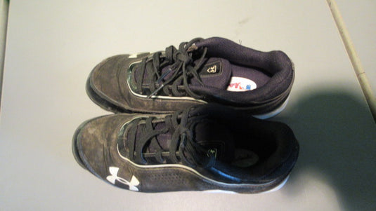 Used Under Armour Size 3 black Cleats
