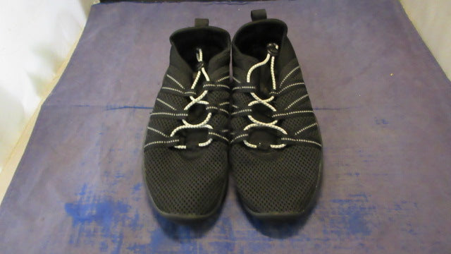 Load image into Gallery viewer, Used All In Motion Water Shoes Size 6
