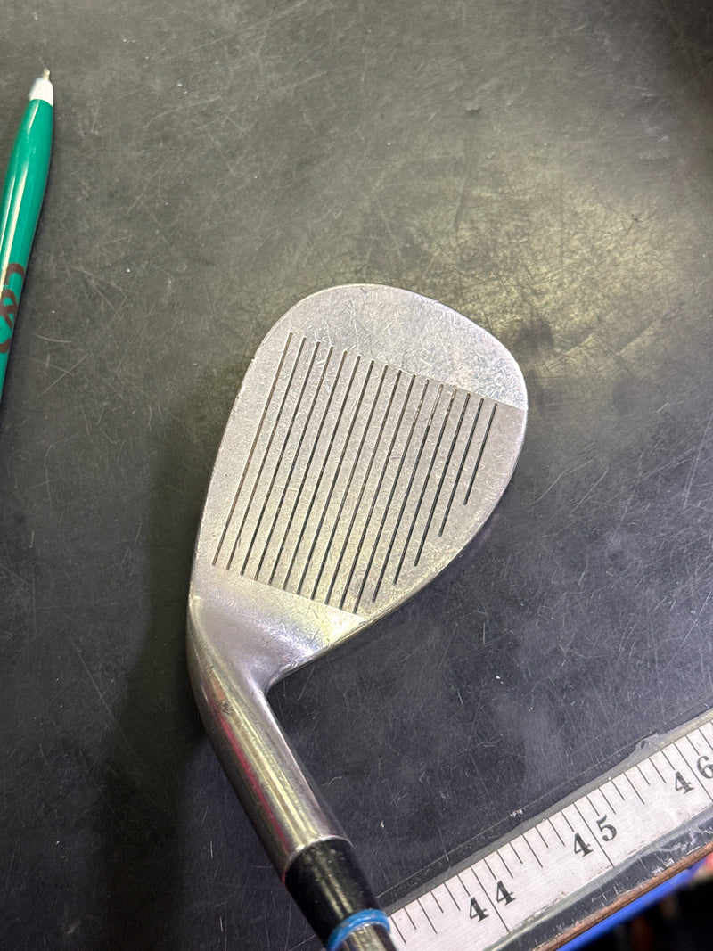 Load image into Gallery viewer, Used Accel Iso Spin Second Wedge Max Back Spin 56º Right Hand Wedge
