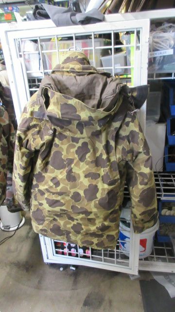 Load image into Gallery viewer, Used Vintage Remington 4 in 1 Reversible Multi-Layer Jacket Adult Size Medium
