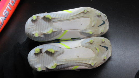 Used Nike Phantom Soccer Cleats - Size 7