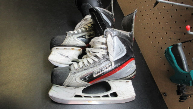 Load image into Gallery viewer, Used Bauer APX Vapor SR Hockey Skates - Size 8
