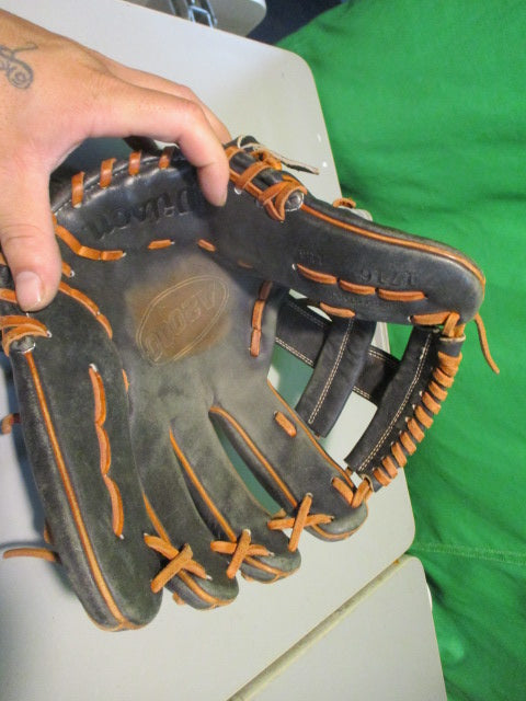 Load image into Gallery viewer, Used Wilson A2000 1716 11.5 Glove - RHT
