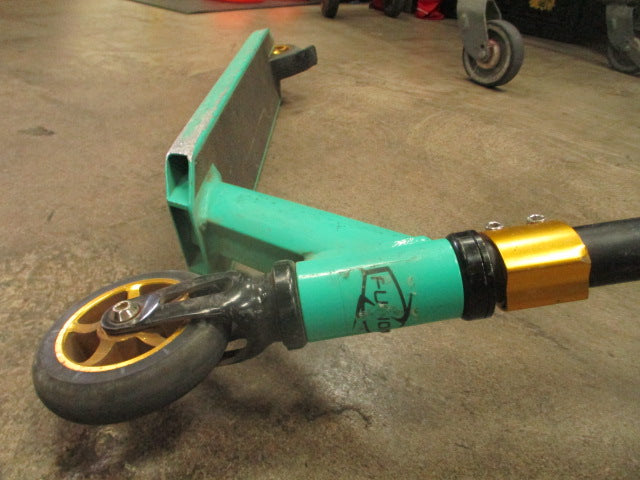 Load image into Gallery viewer, Used Fuzion X-Five Pro Scooter (Heavy Wear)
