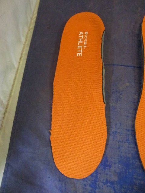 Load image into Gallery viewer, Used Sofsole Perform Athlete Men&#39;s Insoles Adult Size 9-10.5 - one insole cut
