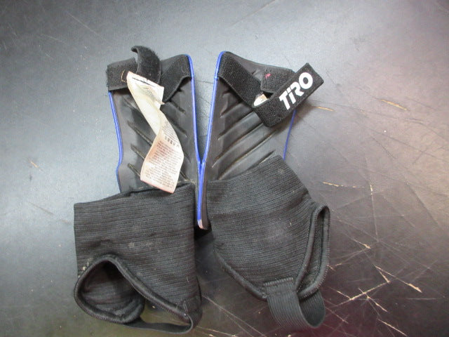 Load image into Gallery viewer, Used Adidas Soccer Shin Guards - Size Youth Small
