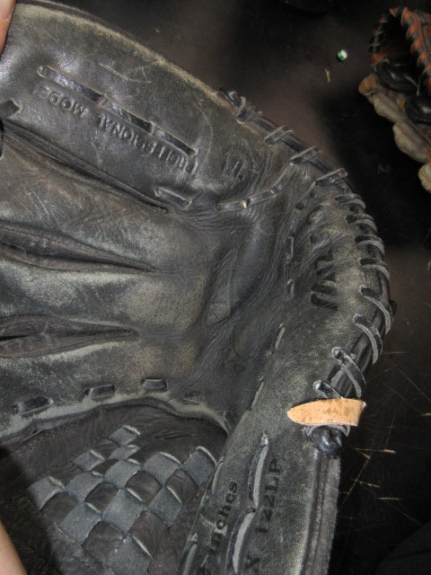 Load image into Gallery viewer, Used Mizuno Ball Park Professional Model 12" Glove - RHT
