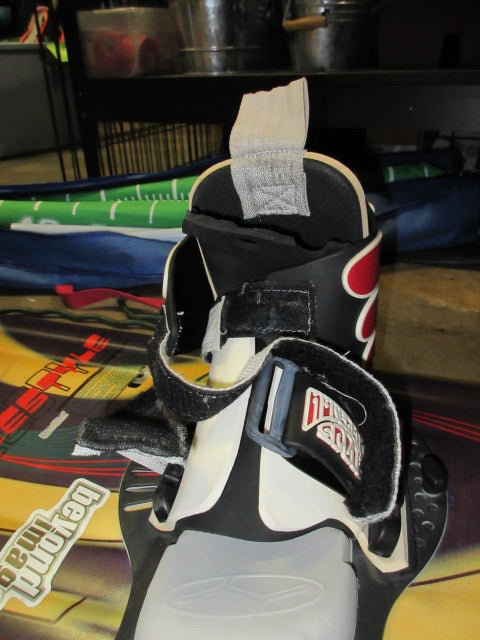 Load image into Gallery viewer, Used Obrien Freestyle 142cm Wakeboard *Tear On Binding*
