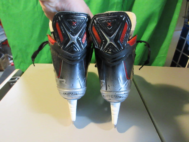 Load image into Gallery viewer, Used Bauer Vapor 3X Hockey Skates Size 5.5 Fit 1 - Right Heel is Split
