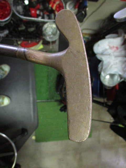 Load image into Gallery viewer, Vintage Acushnet Bullseye Wide Flange Right Hand Putter
